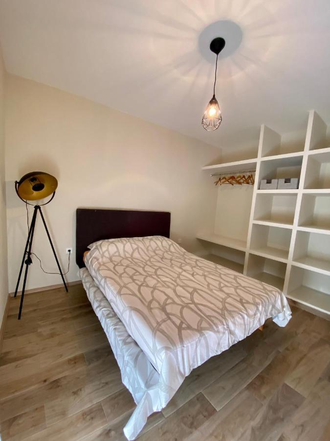 Apartment With Balcony And Free Parking Zadar Bagian luar foto